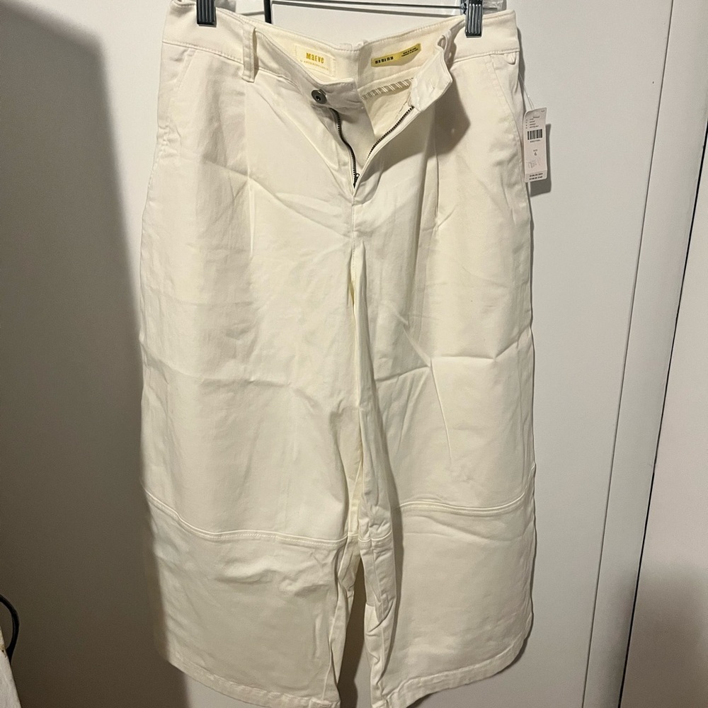 Anthropologie Maeve Ivory pants. Slight barrel leg. Size 6. New with tags.